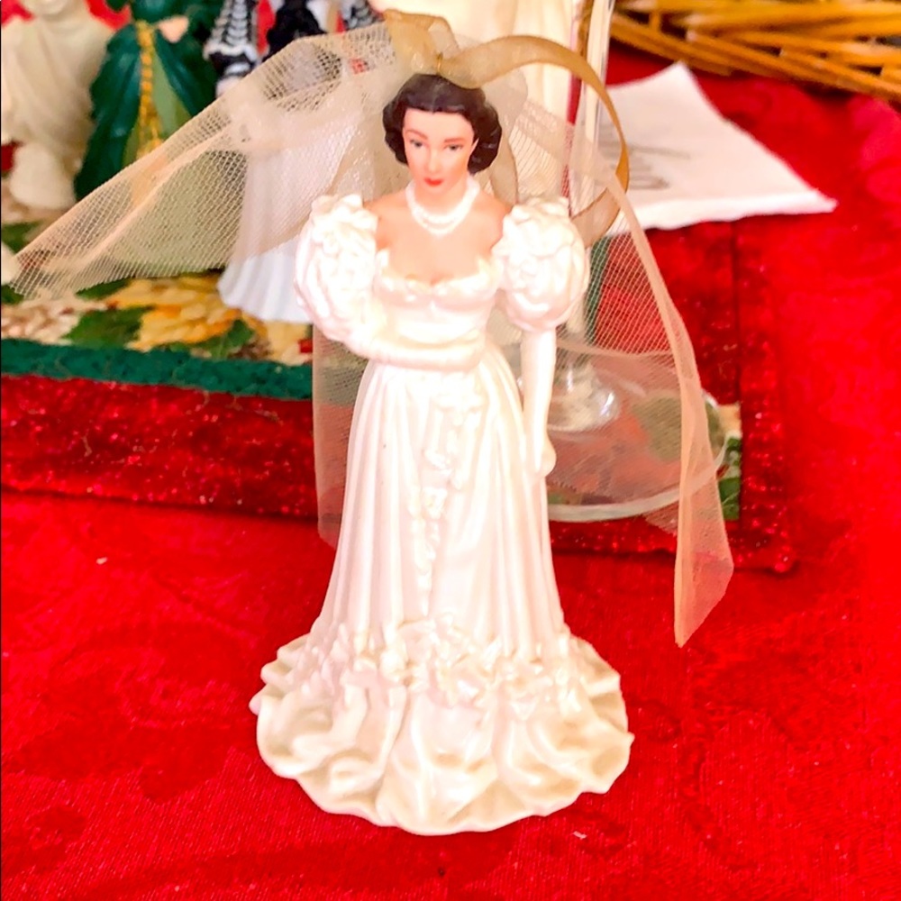 Scarlett gone with the Wind Porcelain Figurine